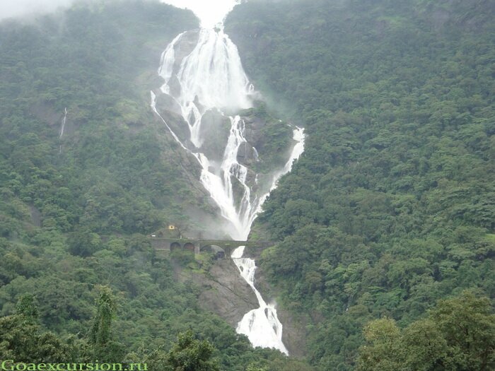 Dudhsagar_waterfall