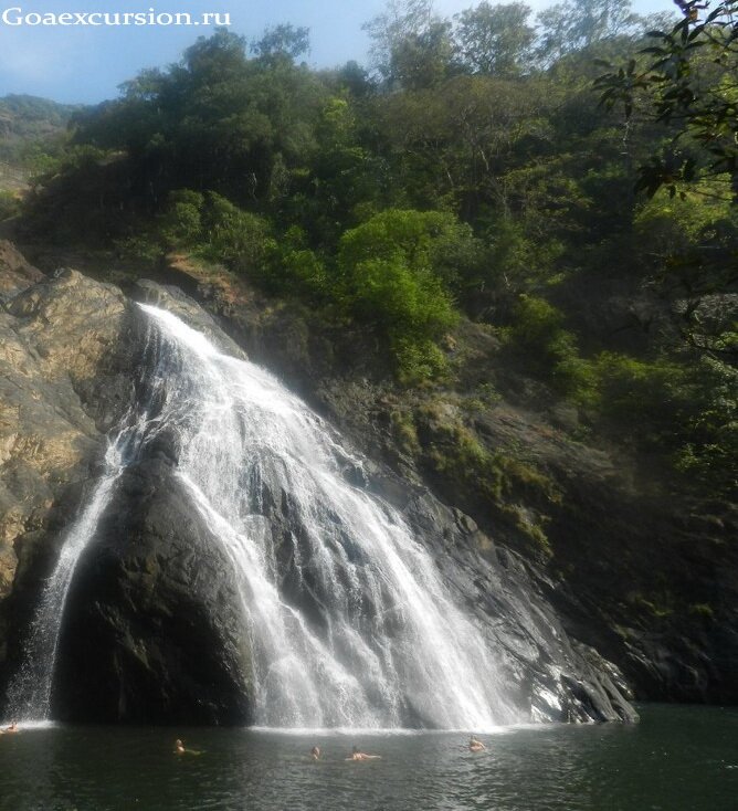 Dudhsagar_waterfall